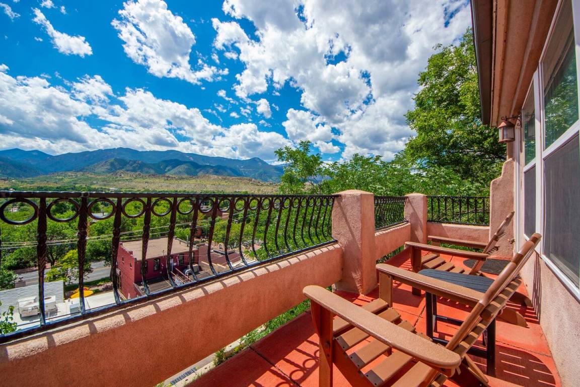 242 M² House ∙ 3 Bedrooms ∙ 9 Guests - Manitou Springs, CO