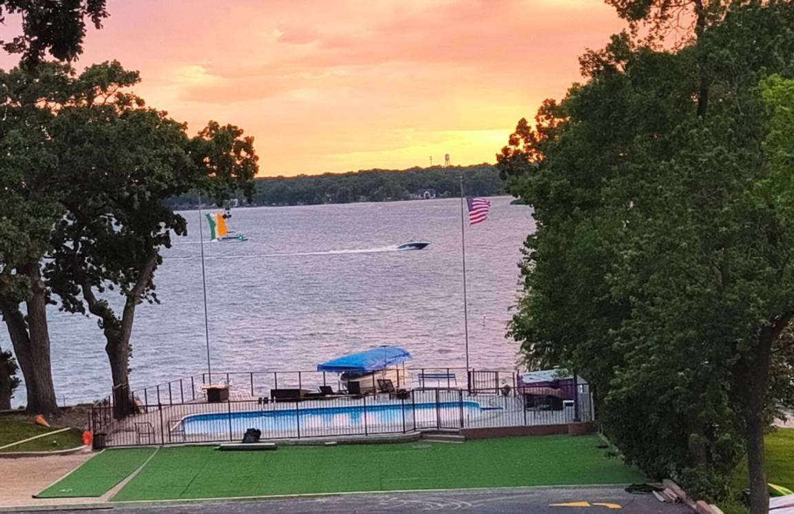 186 M² Condo ∙ 4 Bedrooms ∙ 9 Guests - Lake County, IL