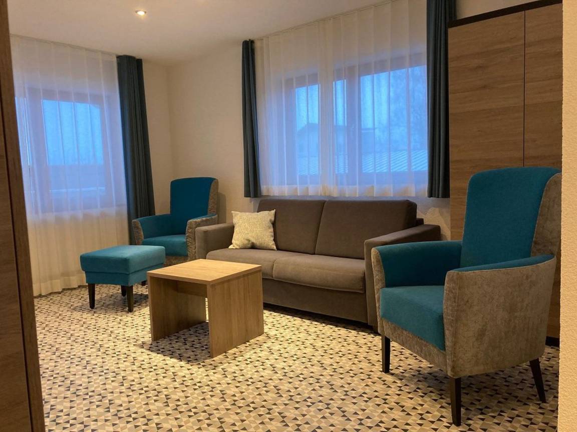 75 M² Ferienwohnung ∙ 1 Schlafzimmer ∙ 6 Gäste - Langenau