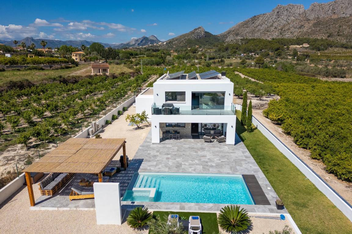 350 M² House ∙ 5 Bedrooms ∙ 10 Guests - Orba