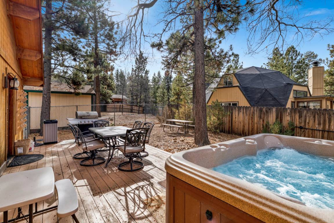 126 M² Cabin ∙ 3 Bedrooms ∙ 7 Guests - Big Bear Lake, CA