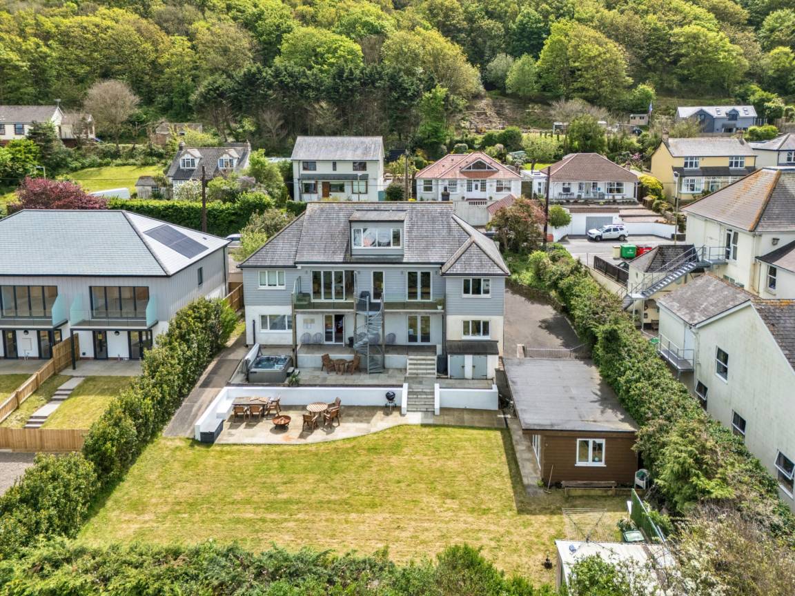 210 M² House ∙ 5 Bedrooms ∙ 10 Guests - Westward Ho!