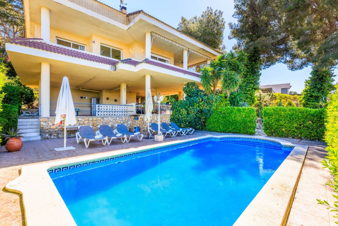 372 M² Villa ∙ 4 Habitaciones ∙ 10 Huéspedes - Tarragona