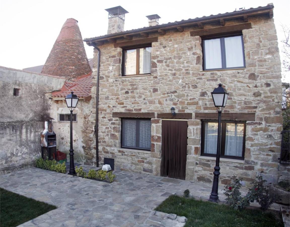 250 M² Casa ∙ 5 Habitaciones ∙ 12 Huéspedes - Almarza