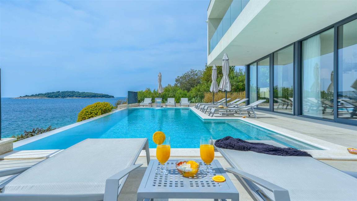 400 M² Villa ∙ 5 Schlafzimmer ∙ 10 Gäste - Rogoznica
