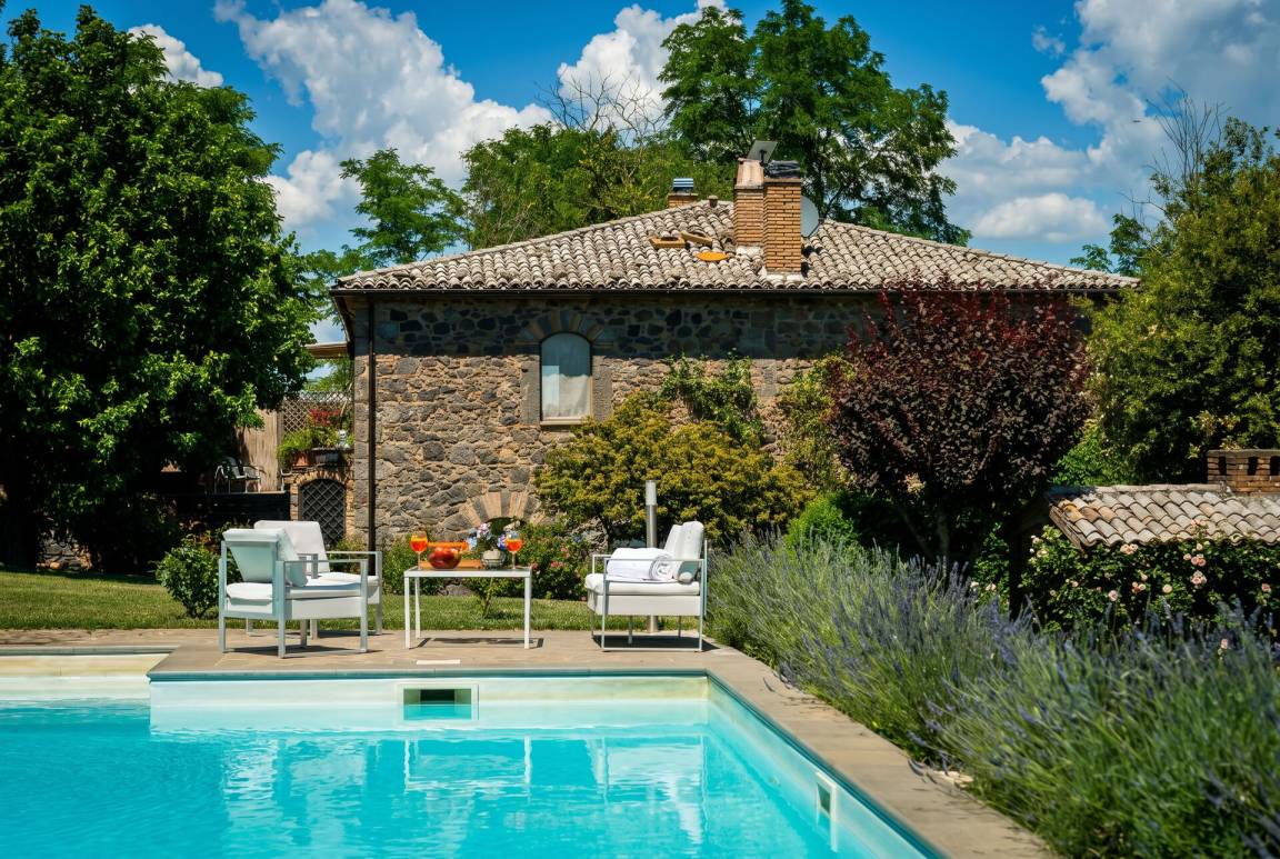 687 M² Villa ∙ 5 Bedrooms ∙ 18 Guests - Bolsena