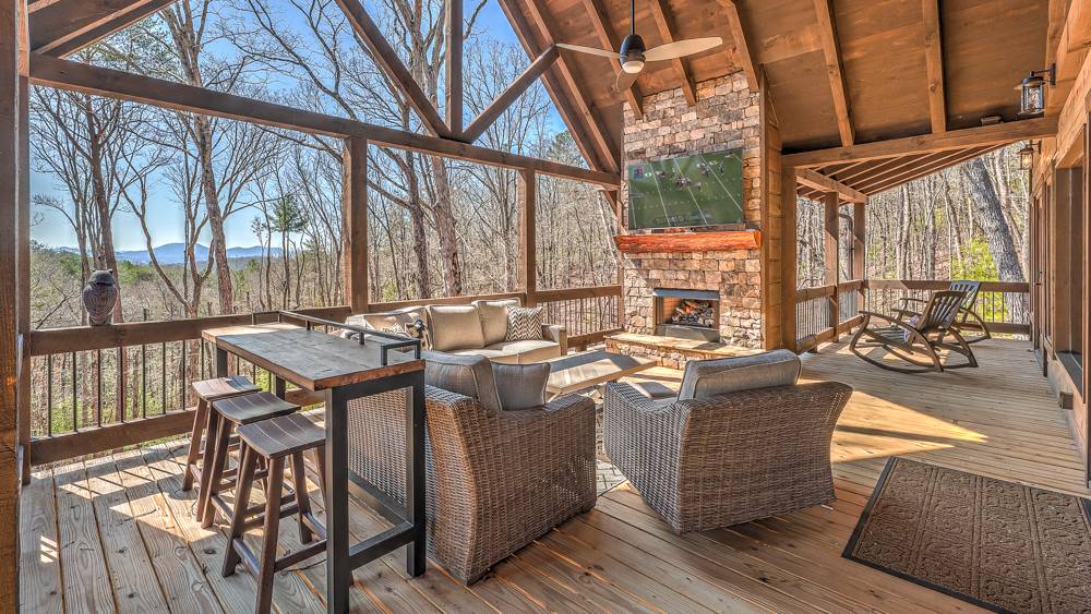 Cabin ∙ 4 Bedrooms ∙ 8 Guests - Mineral Bluff, GA