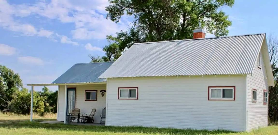 House ∙ 2 Bedrooms ∙ 10 Guests - Nebraska
