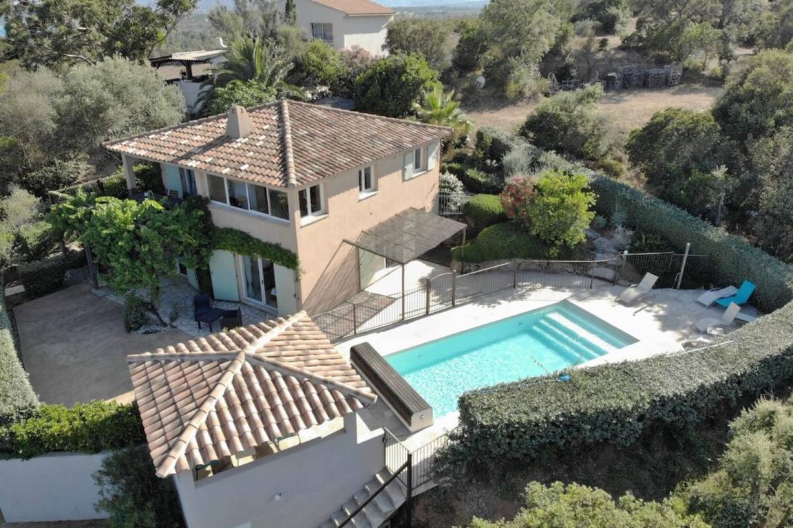 170 M² Villa ∙ 4 Chambres ∙ 8 Personnes - Lecci