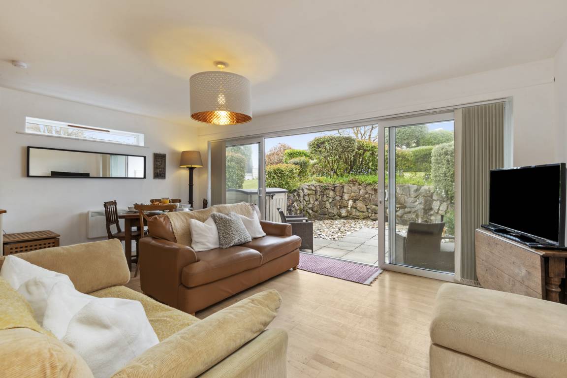 900 M² Apartment ∙ 2 Bedrooms ∙ 4 Guests - Castle Beach