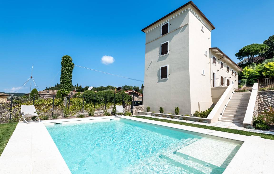 330 M² House ∙ 4 Bedrooms ∙ 10 Guests - Garda