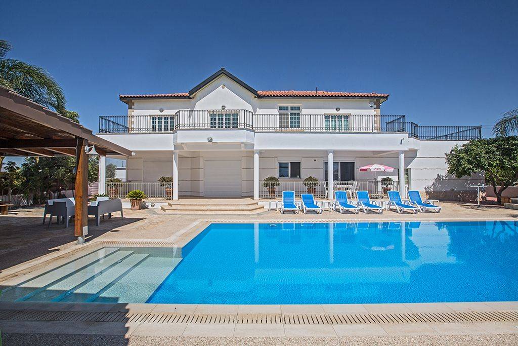 Cottage ∙ 5 Bedrooms ∙ 10 Guests - Cyprus