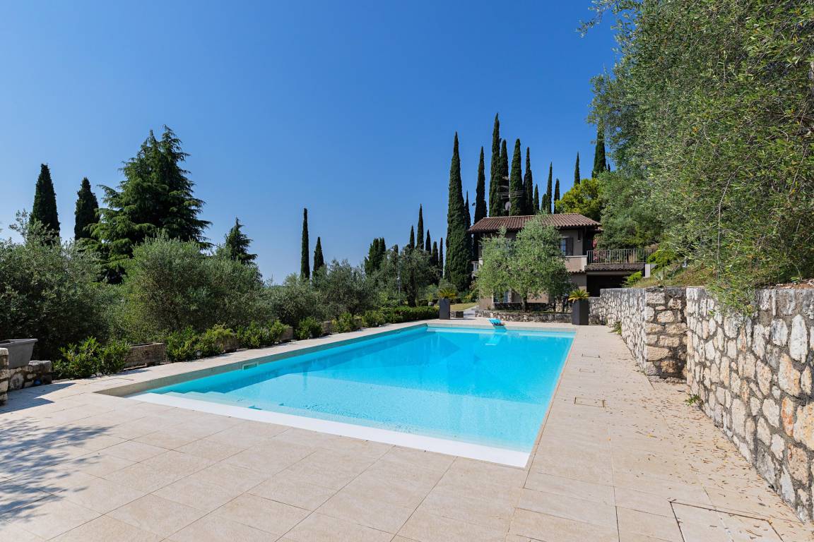 200 M² Villa ∙ 4 Slaapkamers ∙ 8 Gasten - Gargnano