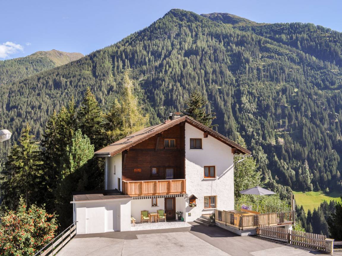 130 M² Ferienhaus ∙ 5 Schlafzimmer ∙ 10 Gäste - Samnaun
