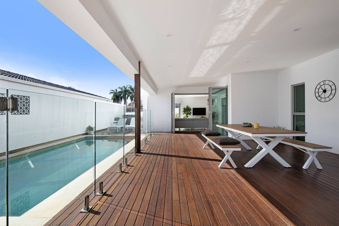 374 M² House ∙ 5 Bedrooms ∙ 14 Guests - Broadbeach