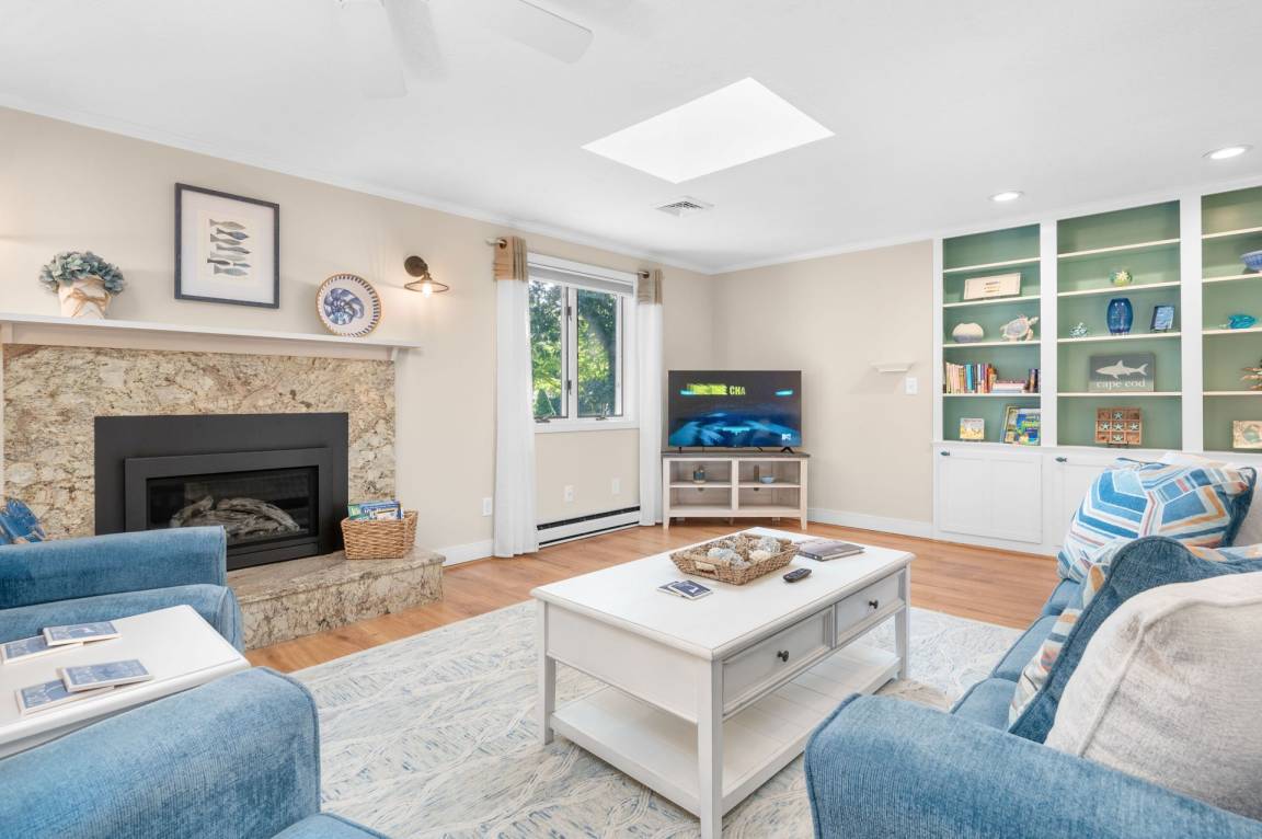 142 M² House ∙ 2 Bedrooms ∙ 6 Guests - Cape Cod Inflatable Park, West Yarmouth