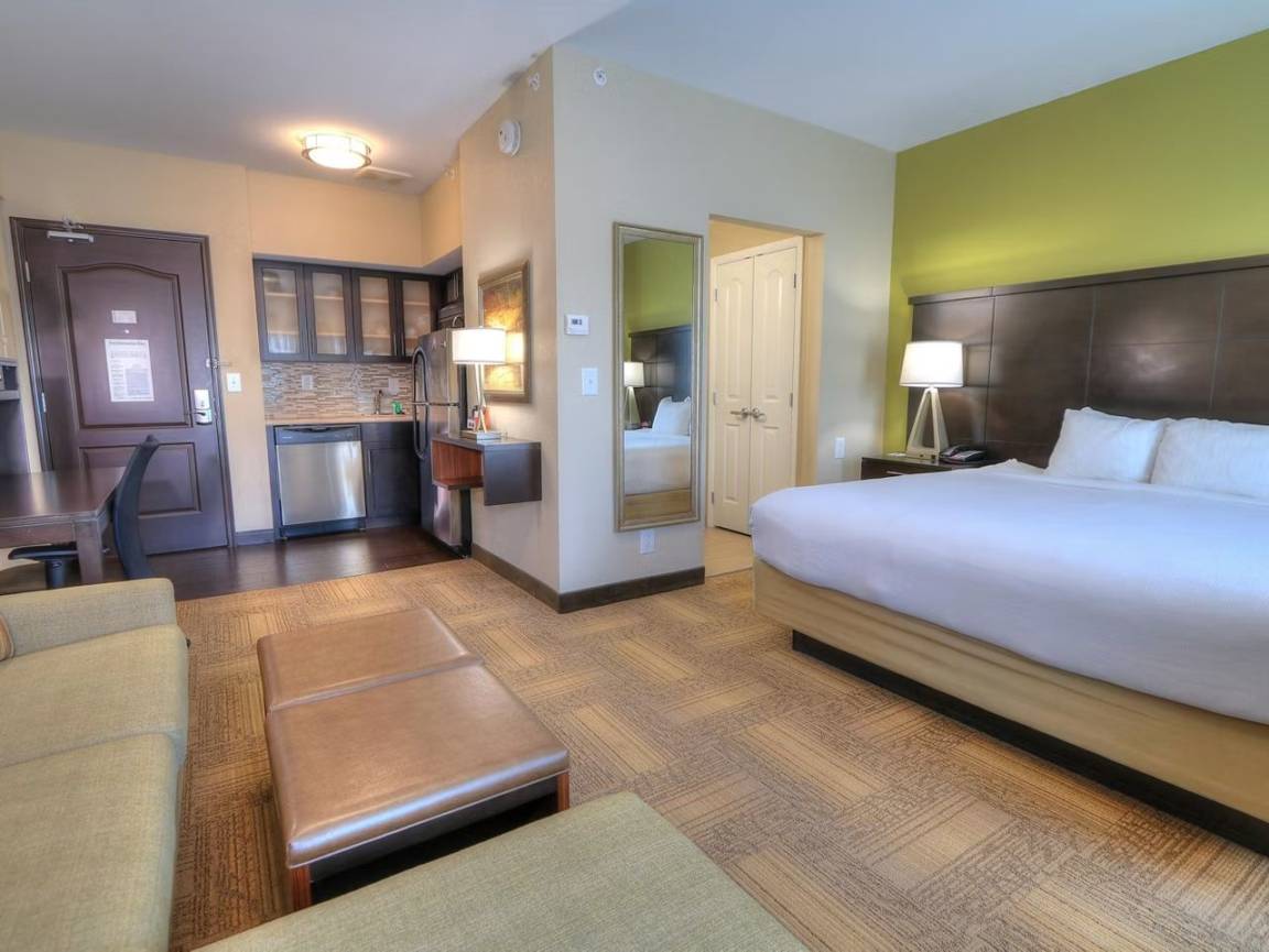 Hotel ∙ 1 Quarto ∙ 2 Hóspedes - Oak Ridge, TN