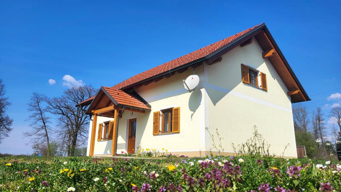 91 M² Ferienhaus ∙ 2 Schlafzimmer ∙ 5 Gäste - Radenci