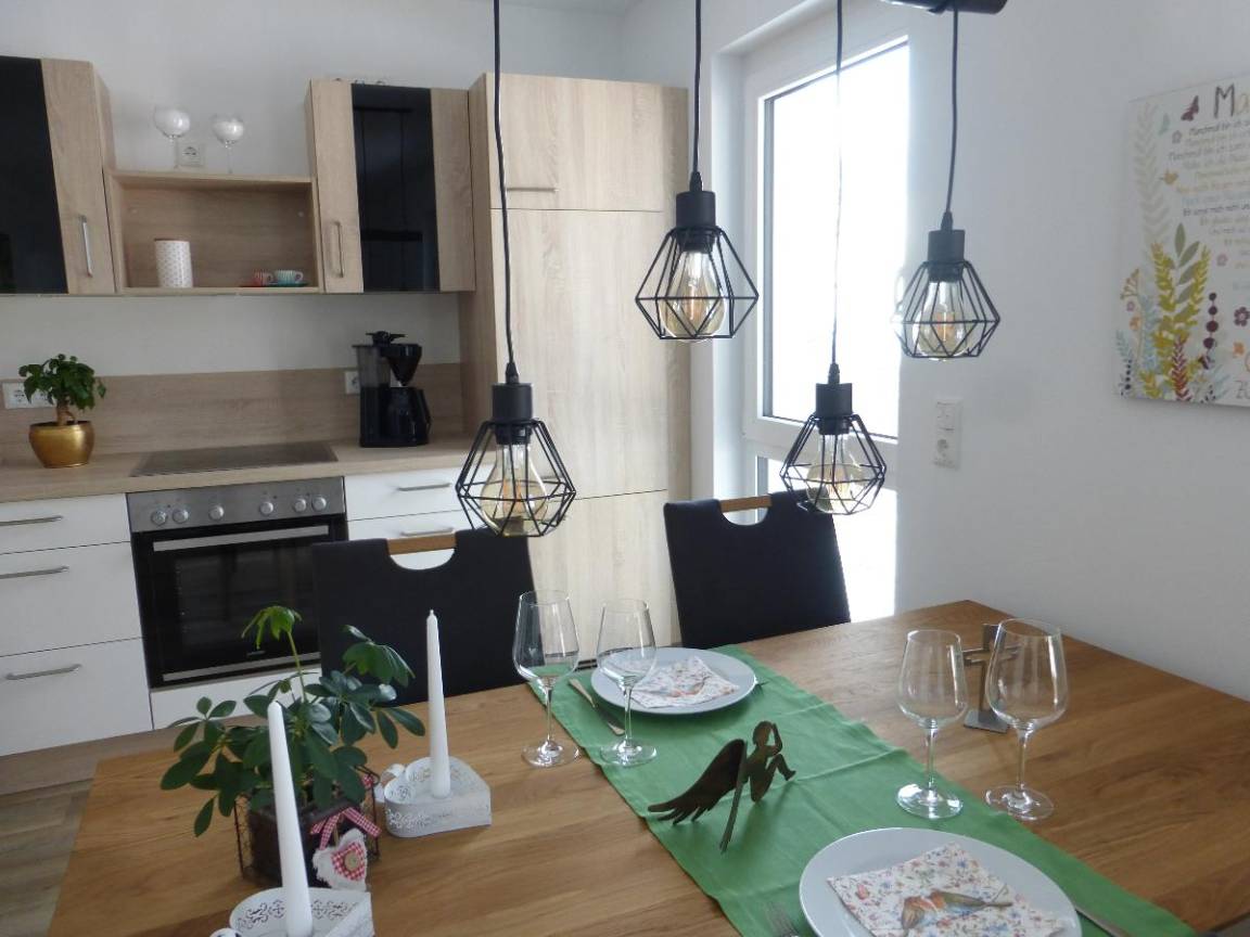 67 M² Ferienwohnung ∙ 2 Schlafzimmer ∙ 6 Gäste - Kronach