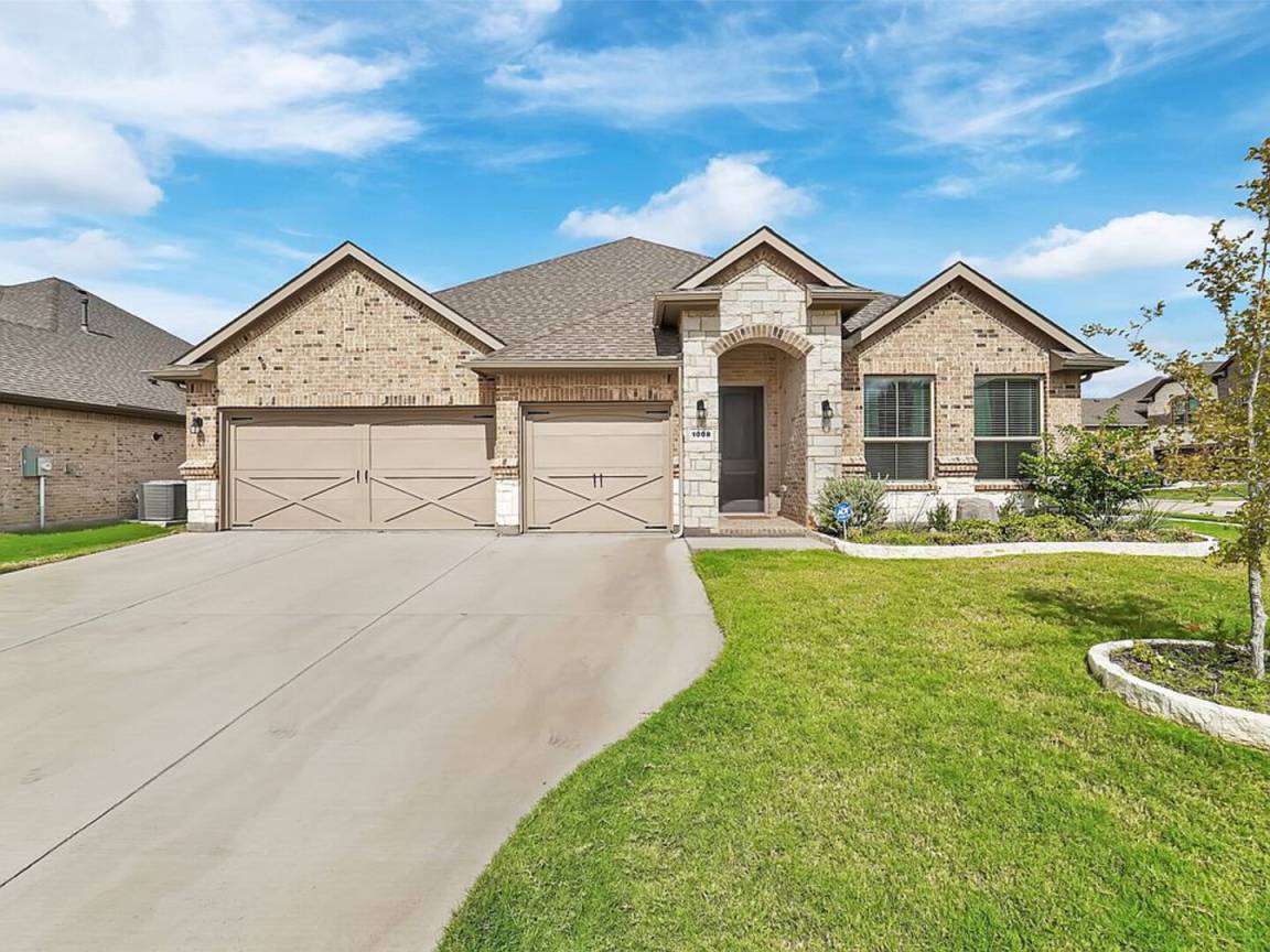 227 M² House ∙ 4 Bedrooms ∙ 1 Guest - Mansfield, TX