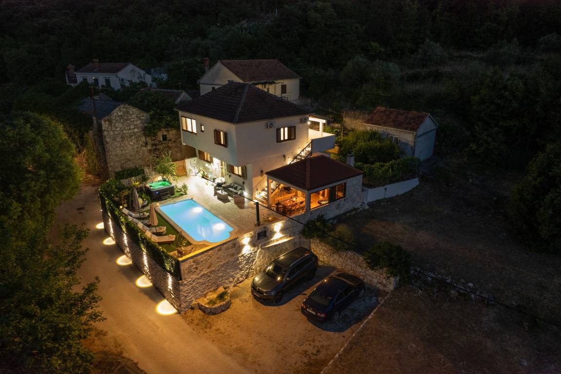 110 M² House ∙ 3 Bedrooms ∙ 8 Guests - Ston