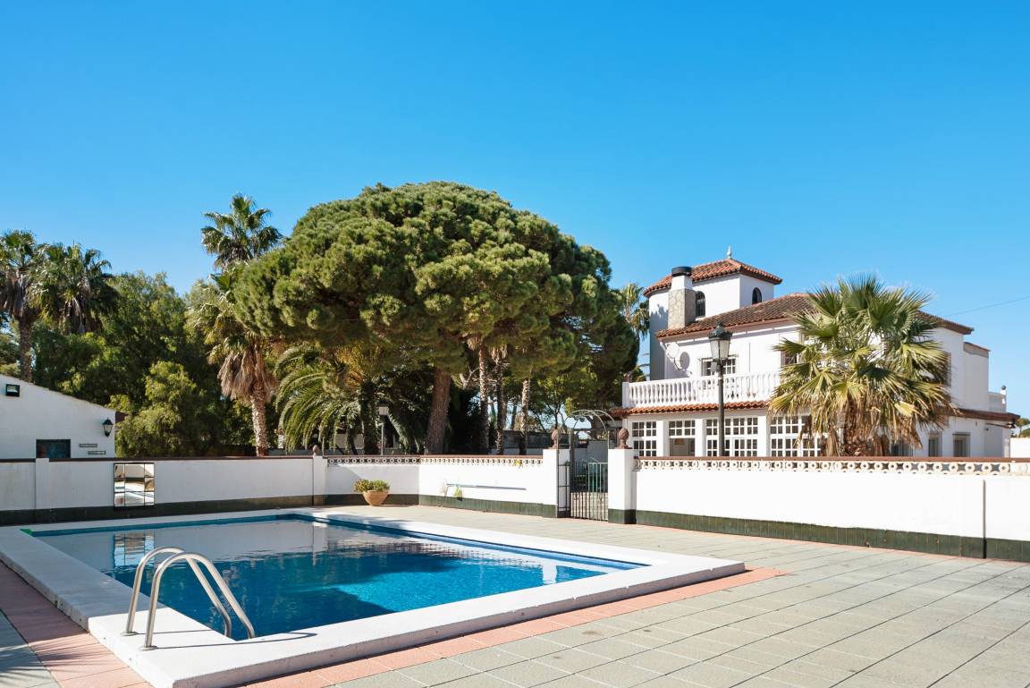 500 M² Villa ∙ 6 Habitaciones ∙ 12 Huéspedes - Chiclana de la Frontera