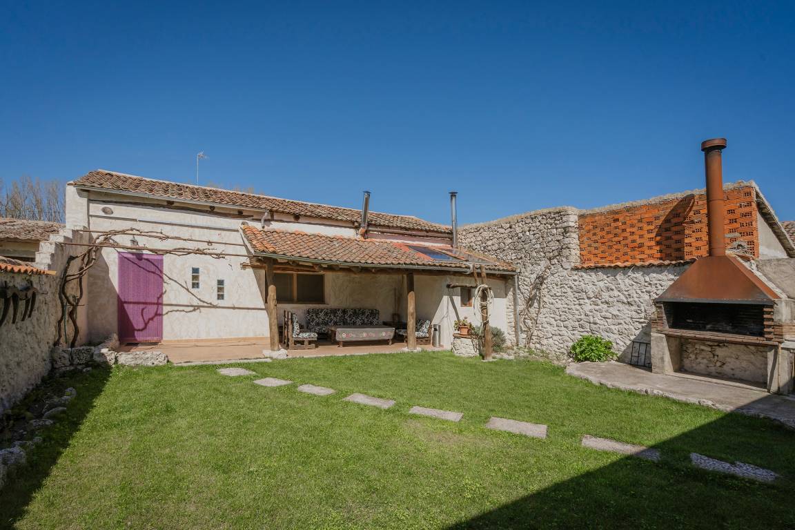 300 M² Casa ∙ 5 Habitaciones ∙ 13 Huéspedes - Cuéllar