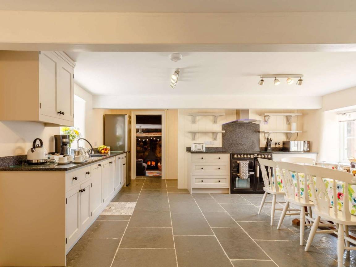 Cottage ∙ 4 Bedrooms ∙ 10 Guests - Charmouth