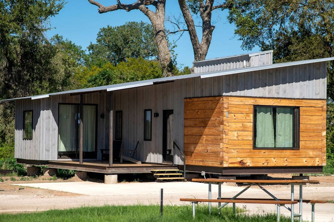 House ∙ 3 Bedrooms ∙ 11 Guests - Waco, TX