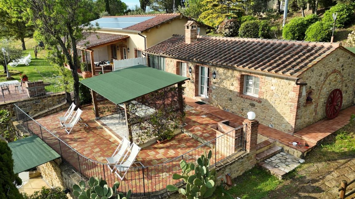 120 M² Casa Rural ∙ 3 Habitaciones ∙ 8 Huéspedes - Toscana