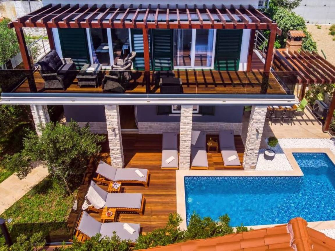 105 M² House ∙ 4 Bedrooms ∙ 8 Guests - Omiš