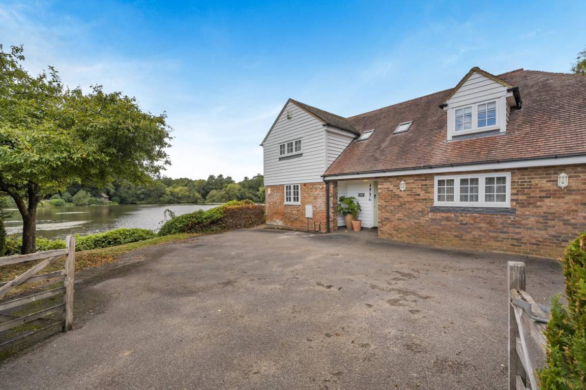 Cottage ∙ 5 Bedrooms ∙ 10 Guests - Battle
