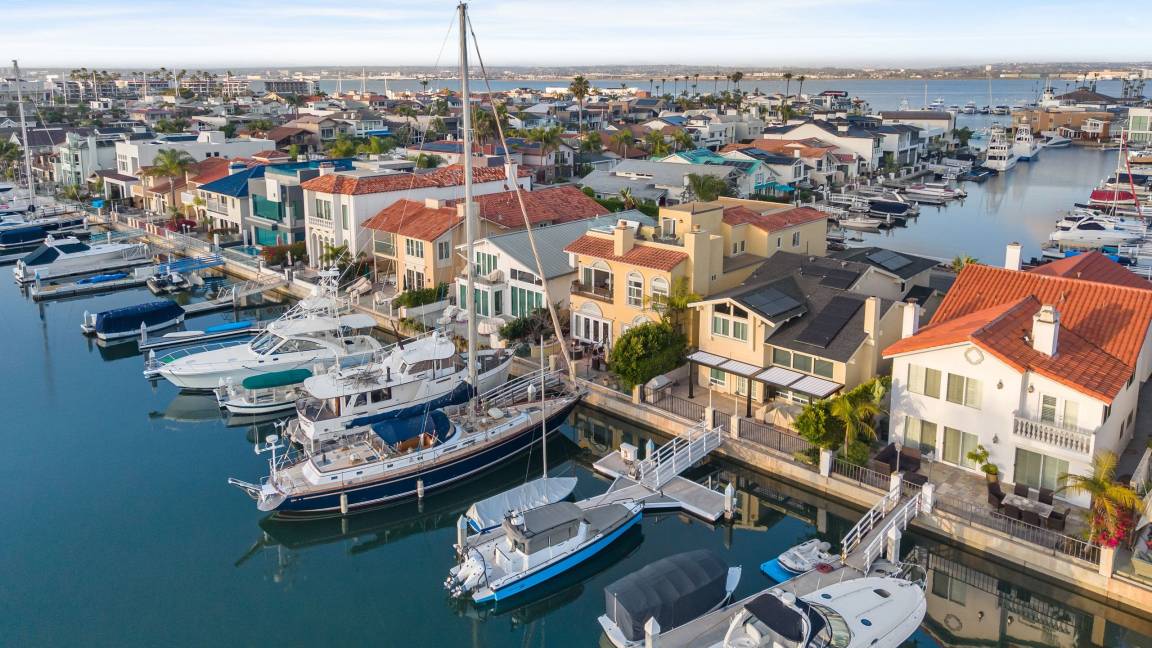 377 M² House ∙ 5 Bedrooms ∙ 12 Guests - Imperial Beach, CA