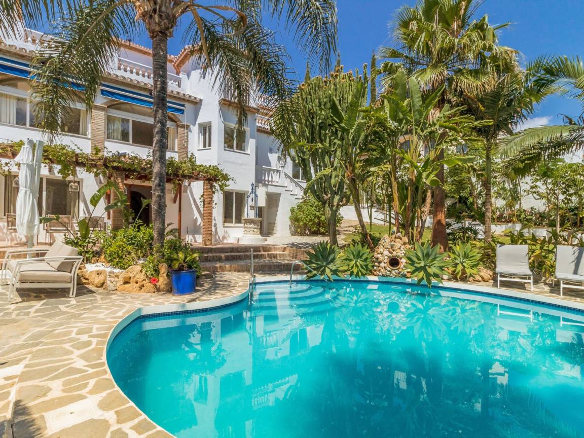 350 M² Casa ∙ 6 Habitaciones ∙ 12 Huéspedes - Estepona