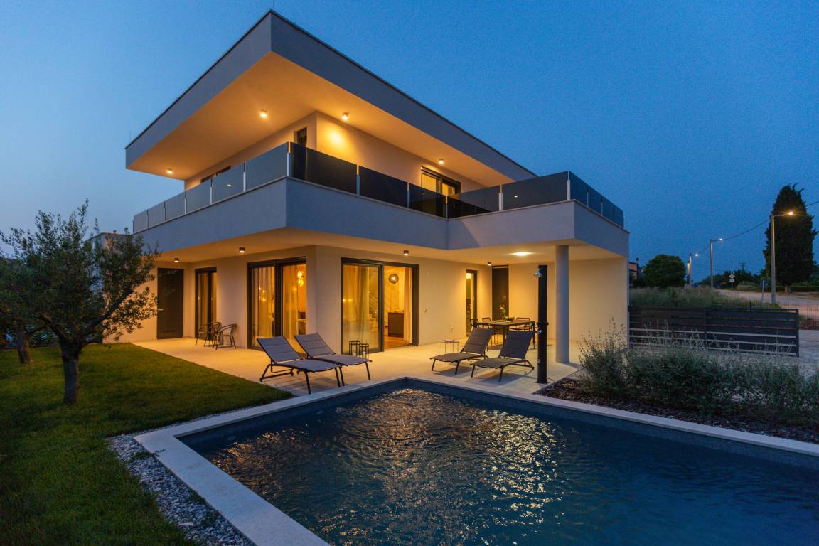204 M² Villa ∙ 4 Bedrooms ∙ 8 Guests - Novigrad