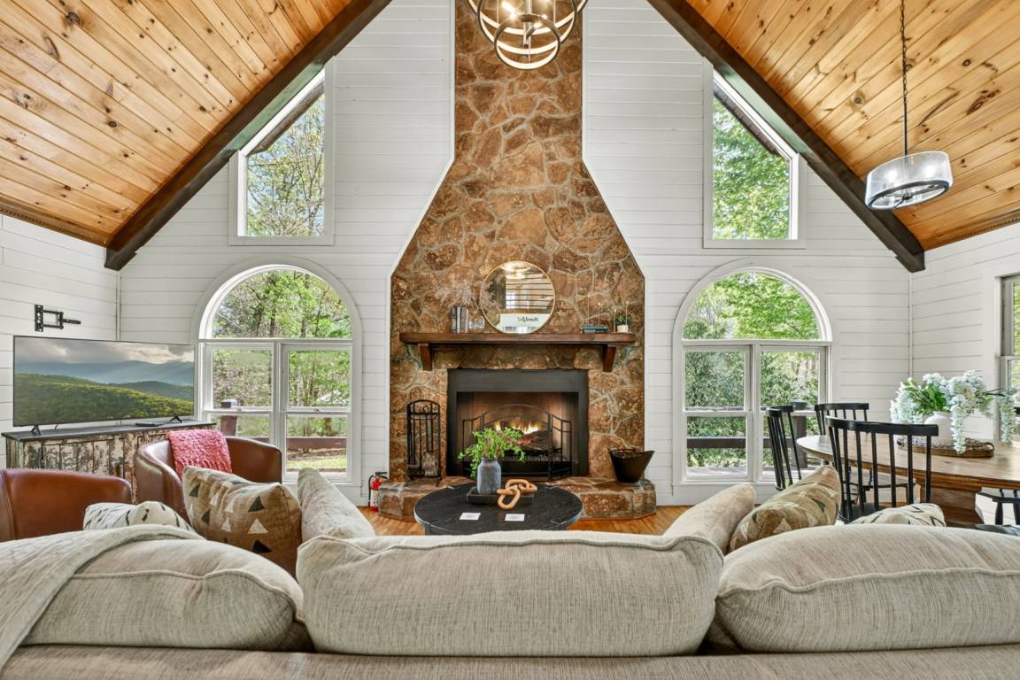 126 M² Cabin ∙ 3 Bedrooms ∙ 8 Guests - Mineral Bluff, GA