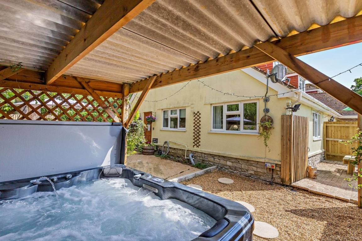 House ∙ 2 Bedrooms ∙ 4 Guests - Ringwood