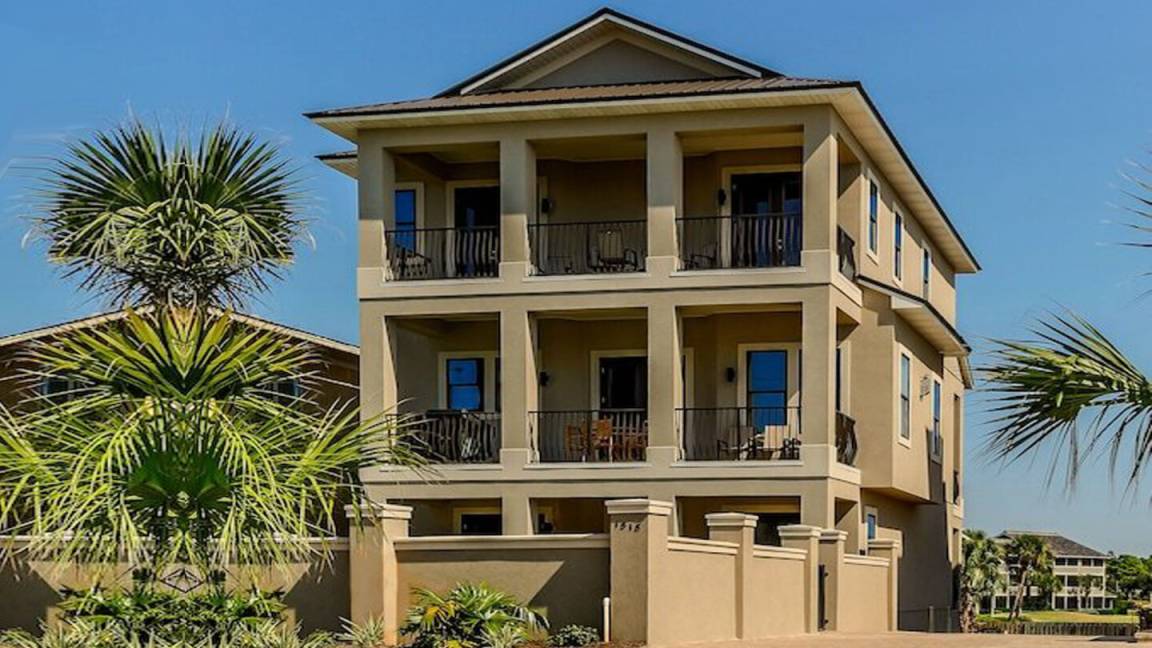 325 M² House ∙ 6 Bedrooms ∙ 16 Guests