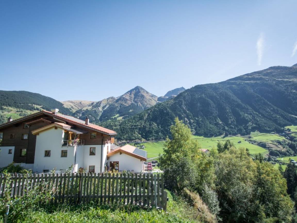Apartment ∙ 2 Bedrooms ∙ 5 Guests - Sedrun