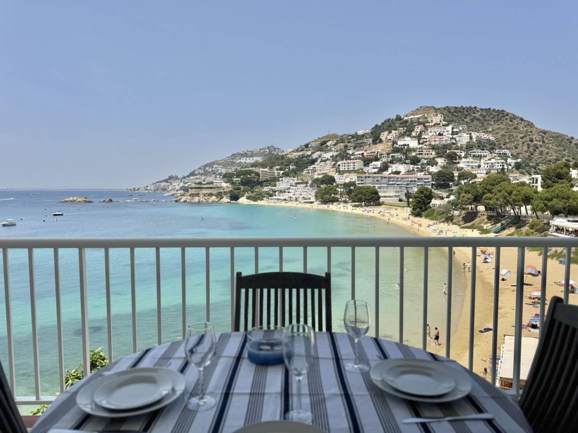 99 M² Apartamento ∙ 2 Habitaciones ∙ 5 Huéspedes - Cadaqués