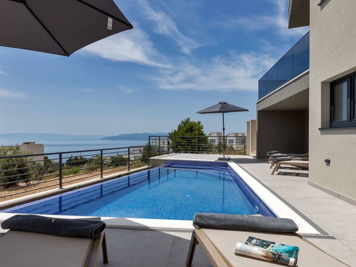 300 M² Ferienhaus ∙ 5 Schlafzimmer ∙ 8 Gäste - Tučepi