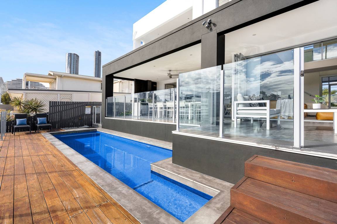 316 M² House ∙ 5 Bedrooms ∙ 11 Guests - Broadbeach