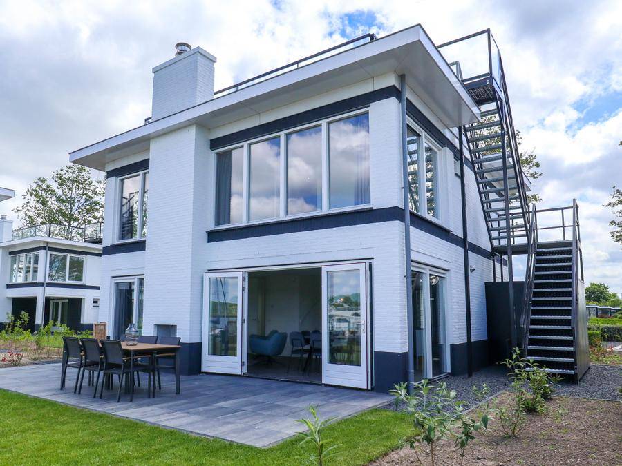 Villa With Roof Terrace Near the Veluwemeer