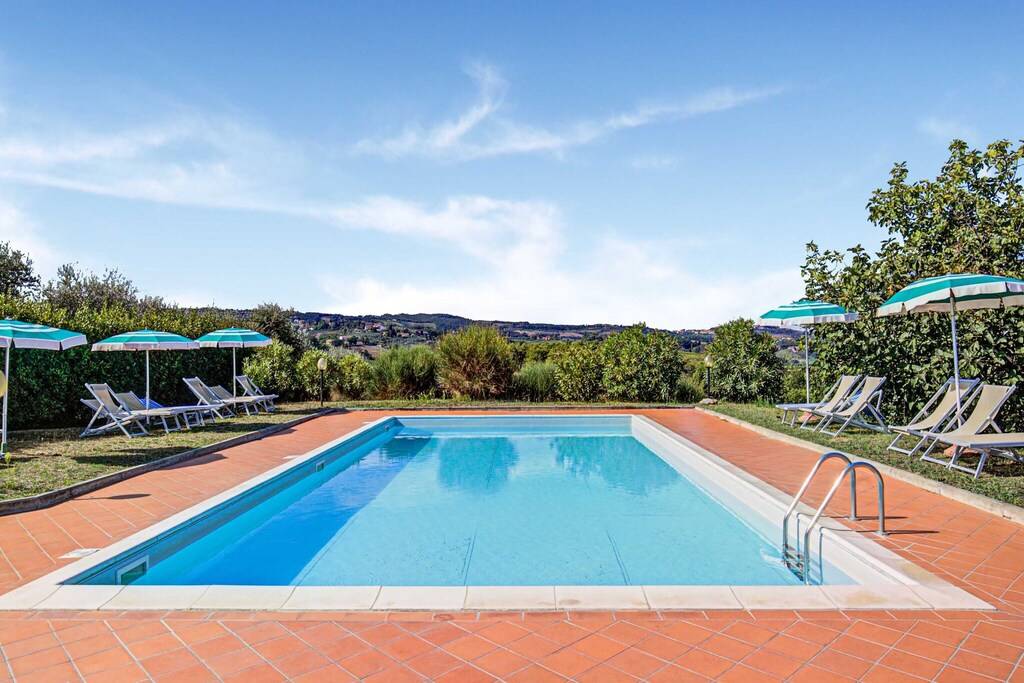 Casa a Gambassi Terme con piscina, giardino e barbecue