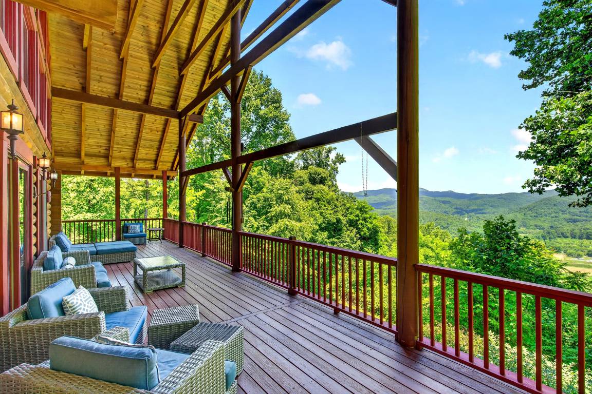 167 M² Cabin ∙ 3 Bedrooms ∙ 6 Guests - Mountain Home, NC