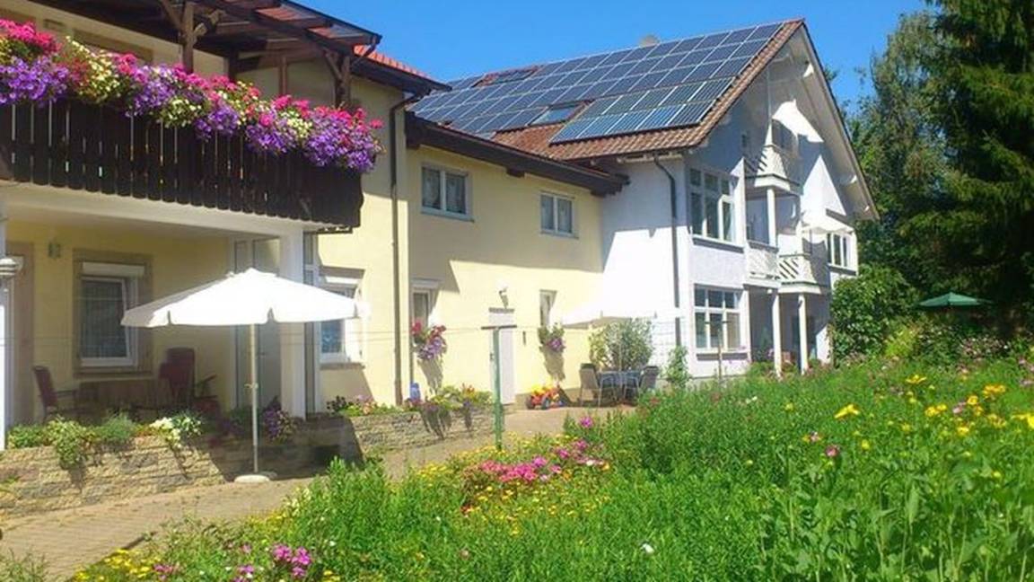 80 M² Ferienwohnung ∙ 2 Schlafzimmer ∙ 5 Gäste - Bad Bergzabern