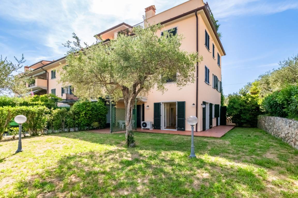 70 M² Appartamento Vacanza ∙ 2 Camere Da Letto ∙ 4 Ospiti - Sarzana