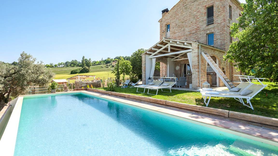 220 M² Villa ∙ 2 Slaapkamers ∙ 5 Gasten - Jesi