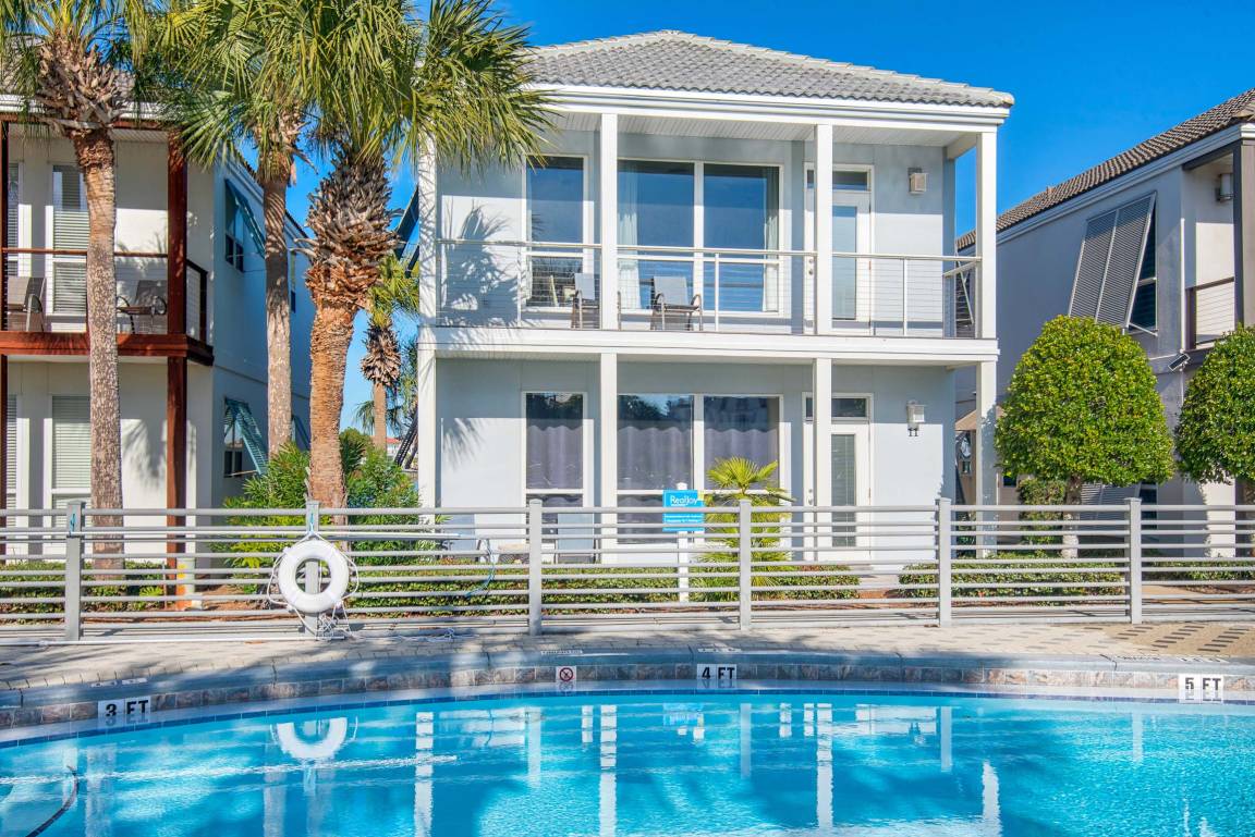 178 M² House ∙ 4 Bedrooms ∙ 12 Guests