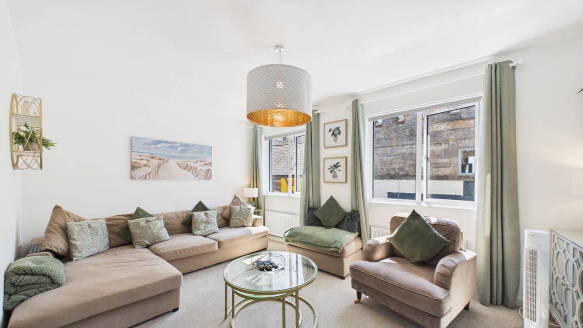 65 M² Apartment ∙ 2 Bedrooms ∙ 4 Guests - Tenby